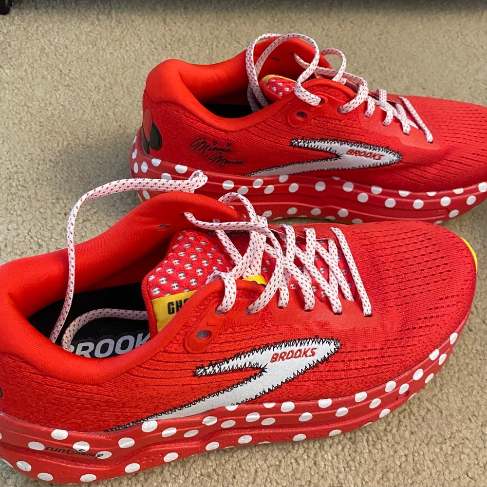 Brooks Disney Ghost Max 2 Minnie Mouse shoes Size 8.5